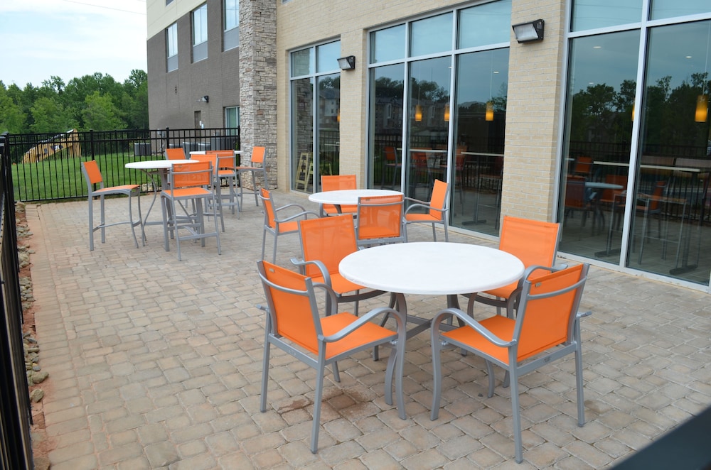 Holiday Inn Express & Suites Charlotte NE University Area by IHG - photo 45