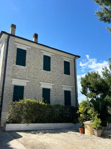 Affittacamere Villa Anna — 4-Star Luxury Hotel in Marcelli, Italy