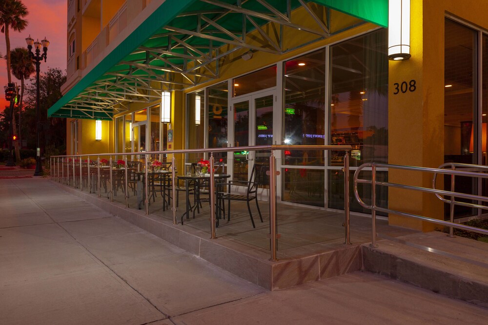 Courtyard by Marriott DeLand Historic Downtown - photo 17