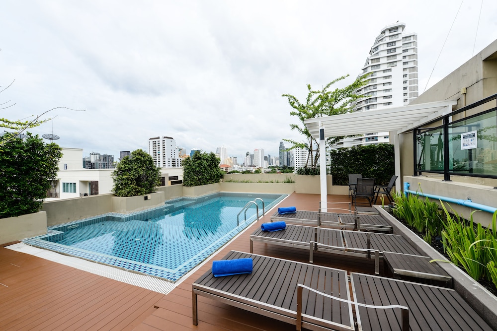 Ramada by Wyndham Ten Ekamai Residence