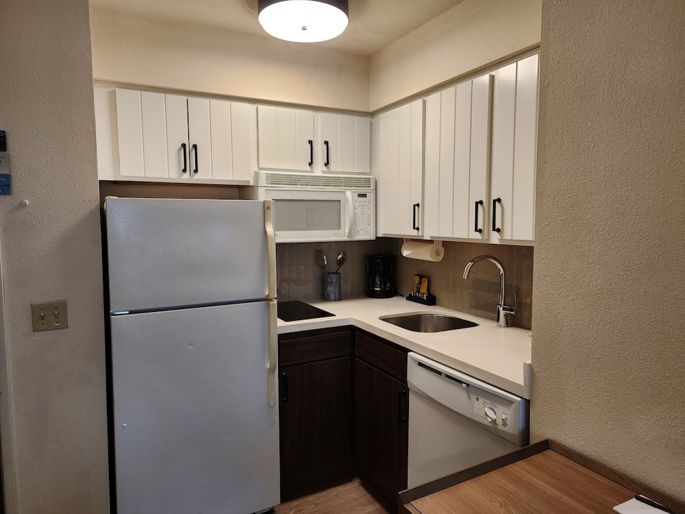Staybridge Suites Allentown Bethlehem Airport by IHG - photo 42