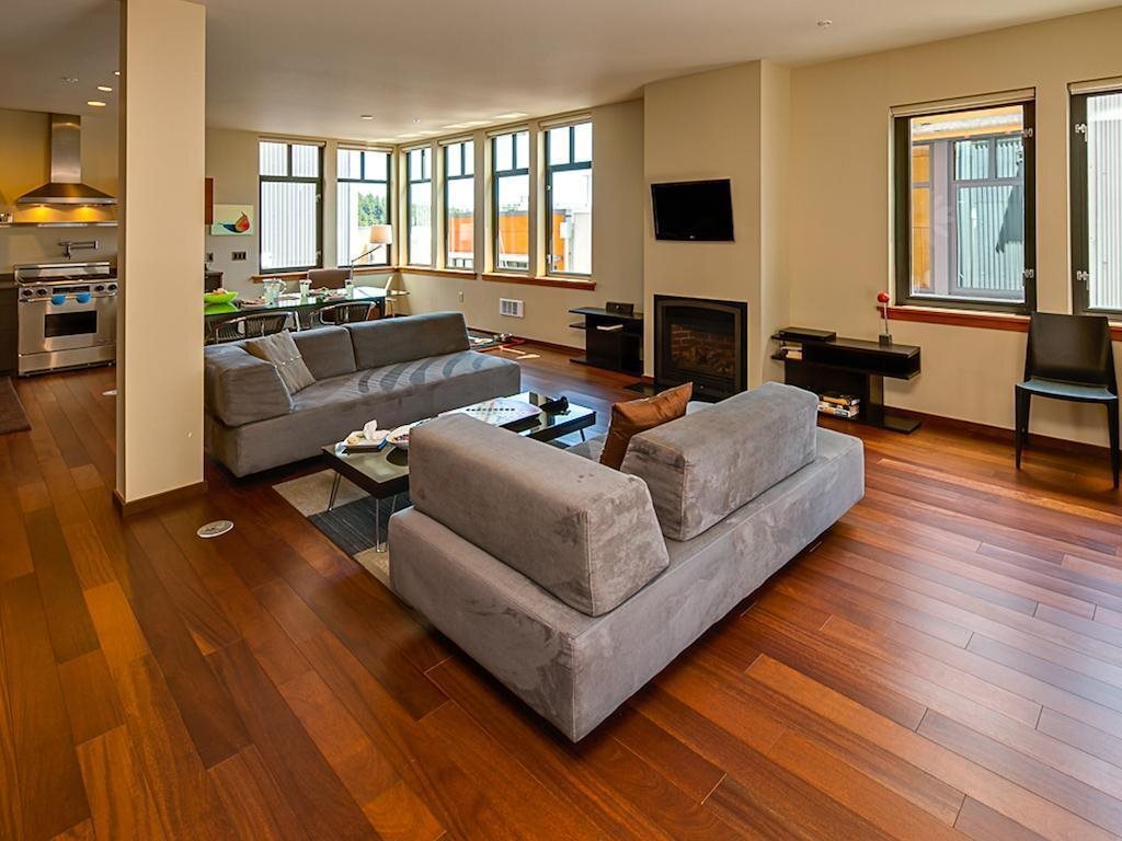 Island Inn at 123 West - featured photo