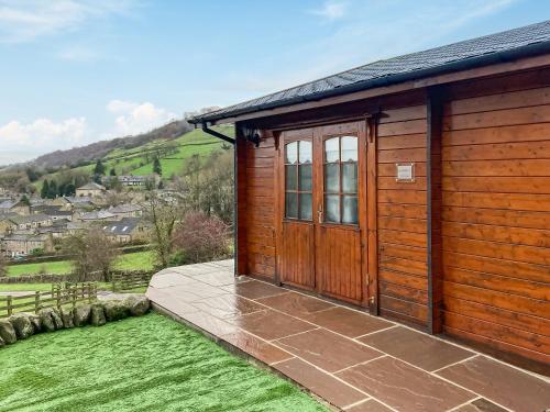 Crown Hill Lodge — 4-Star Luxury Hotel in Keighley, United Kingdom