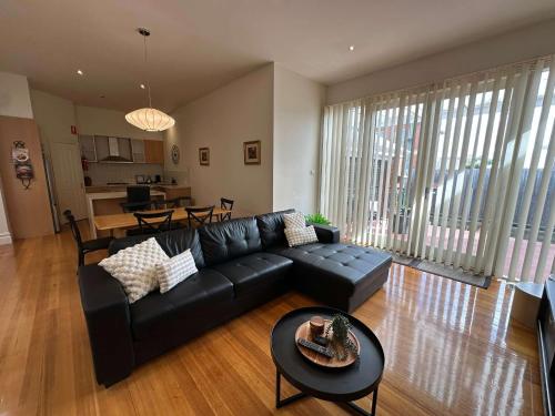 Central Geelong Retreat Sleeps 6 in Geelong, Australia