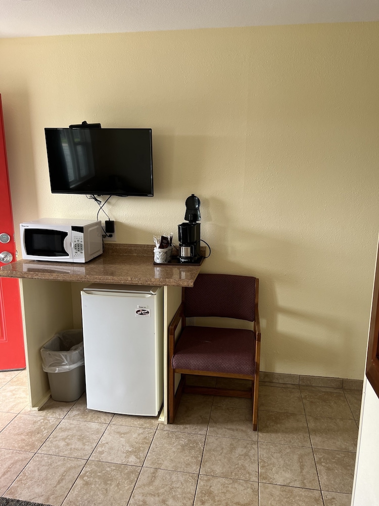 All Star Inn & Suites - photo 25
