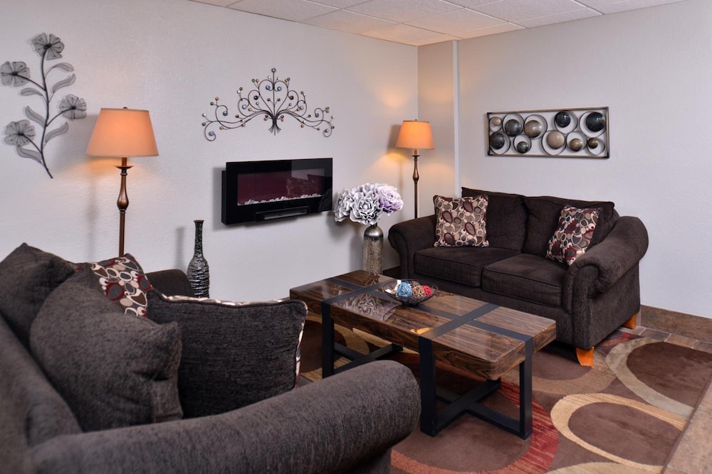 Cottonwood Inn and Conference Center - photo 18