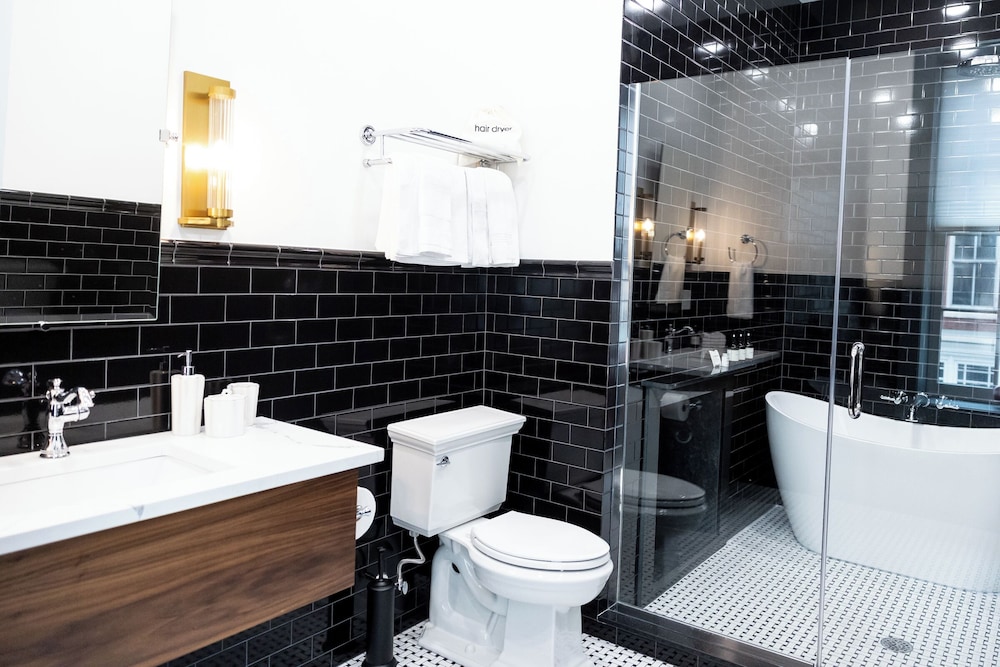 The Gas Lamp Hotel 3BR Suite Edison - photo 16