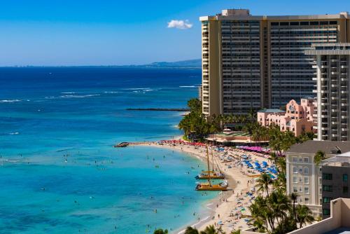 Ocean Front Spectacular Condo — 4-Star Luxury Hotel in Honolulu, United States