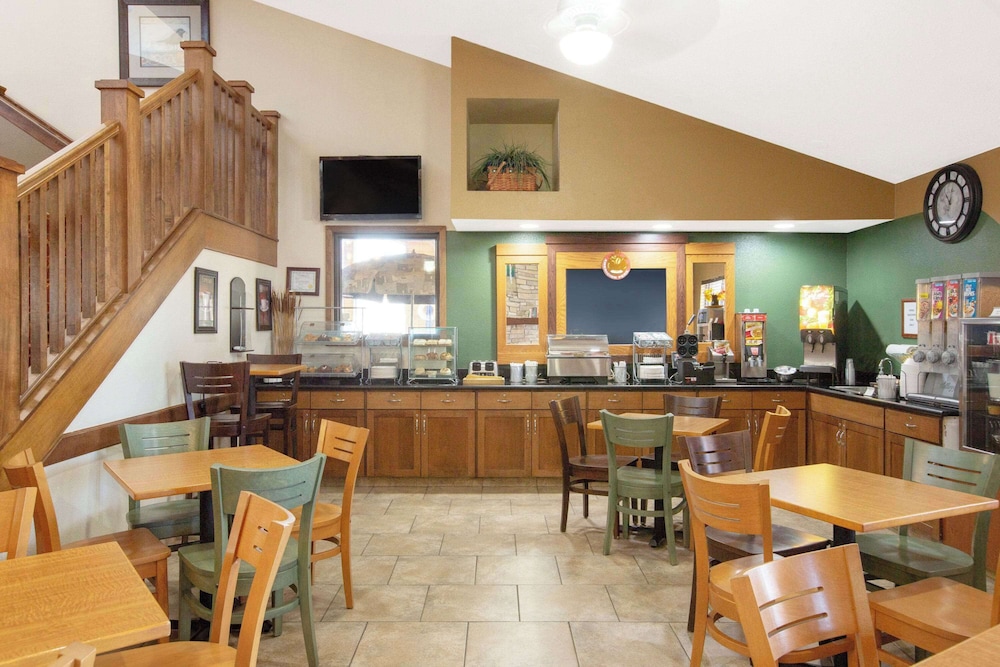 AmericInn by Wyndham Muscatine - photo 44