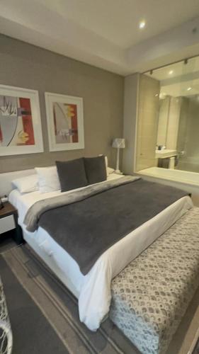 Sandton Skye Comfy Executive Apartment — 4-Star Luxury Hotel in Johannesburg, South Africa