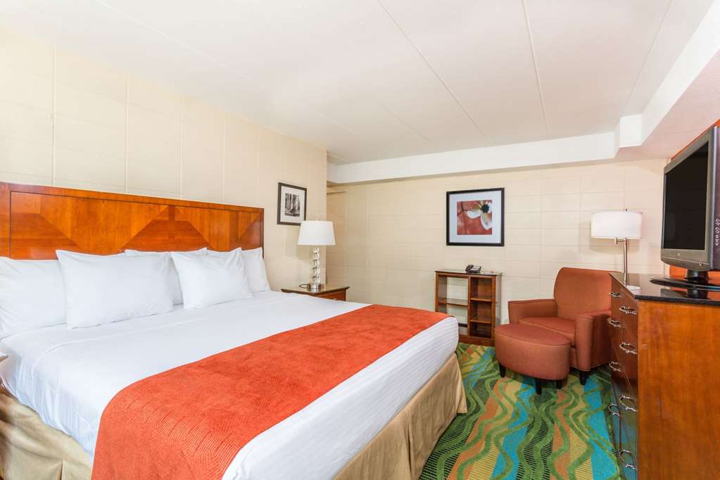 Howard Johnson by Wyndham Virginia Beach At The Beach - photo 13