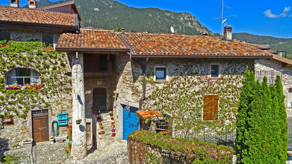 Rustico Colonna — 4-Star Luxury Hotel in Pieve, Italy