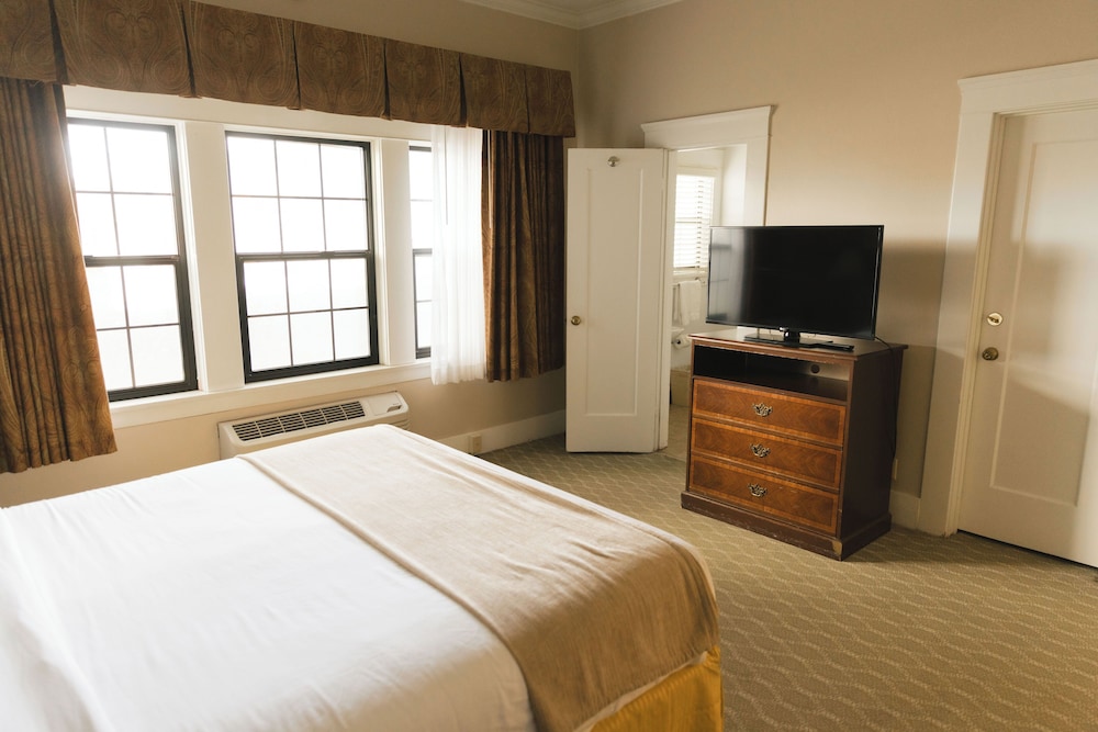 Historic Santa Maria Inn - photo 11