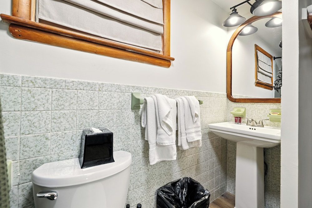 Hillside Motel LLC - photo 121