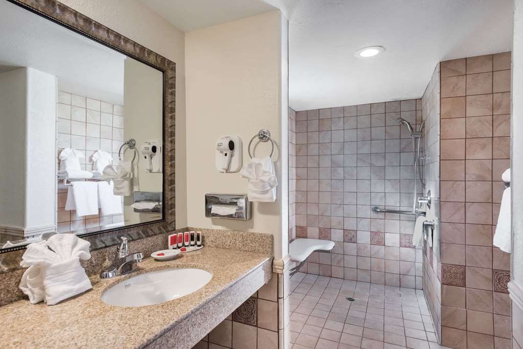 Days Inn & Suites by Wyndham Lodi - photo 8