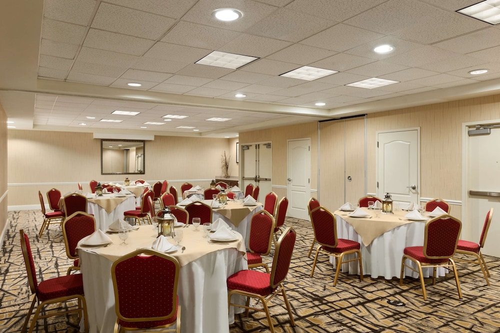 Hilton Garden Inn Shelton - photo 36