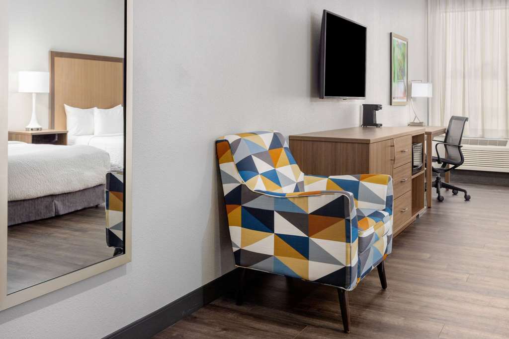 La Quinta Inn & Suites by Wyndham Valdosta - photo 33
