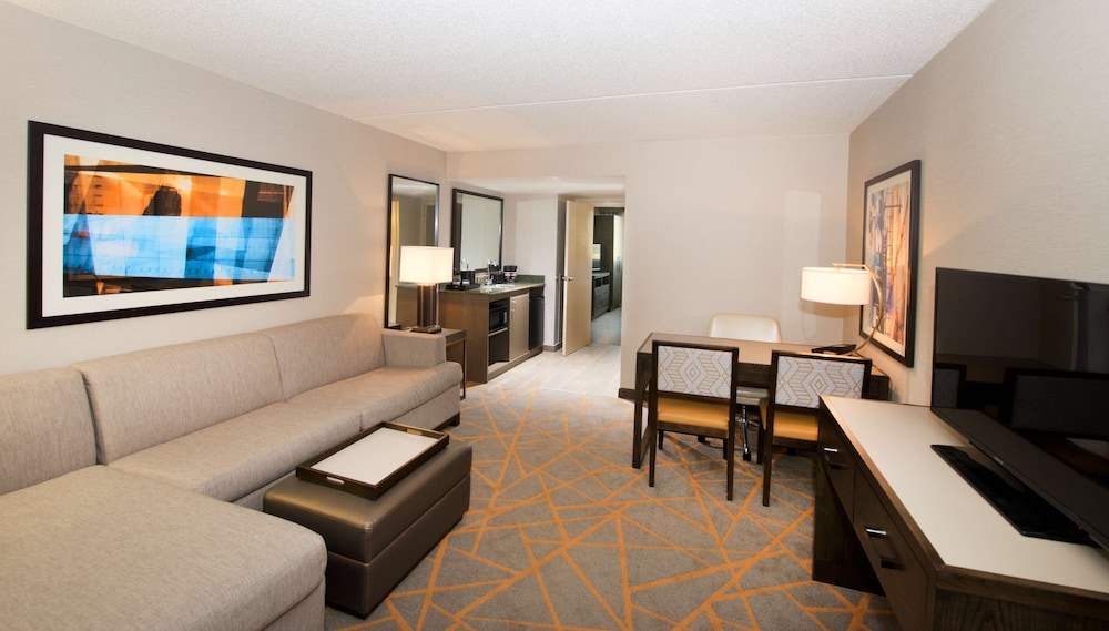 Embassy Suites by Hilton Cincinnati Northeast Blue Ash - photo 19