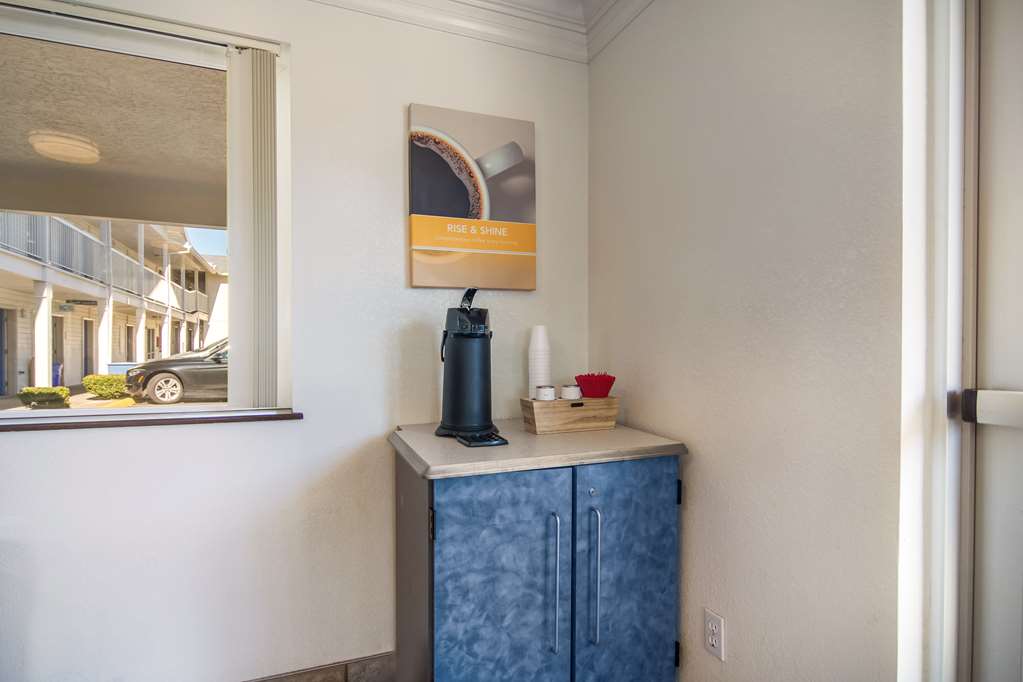 Motel 6 Portland Mall 205 - photo 28