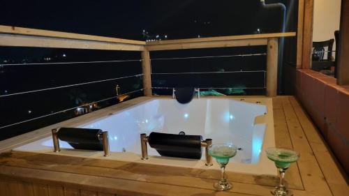 Edyma Cabaña Con Jacuzzi in Guatape, Colombia