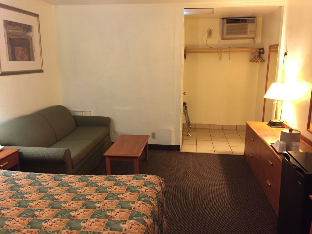 Budget Inn and Suites Colby - photo 31