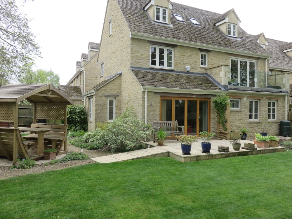 5 Burford Mews in Burford, United Kingdom