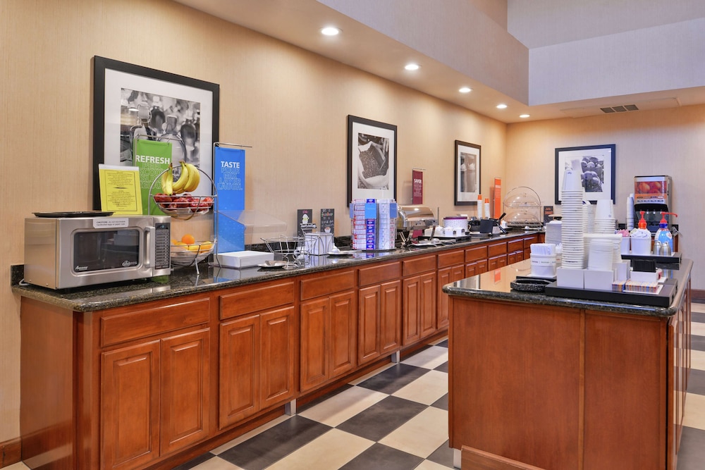 Hampton Inn & Suites Woodland Sacramento Area - photo 40