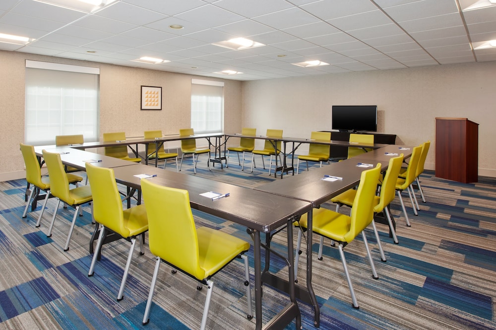 Holiday Inn Express Hotel & Suites Warrenton by IHG - photo 45