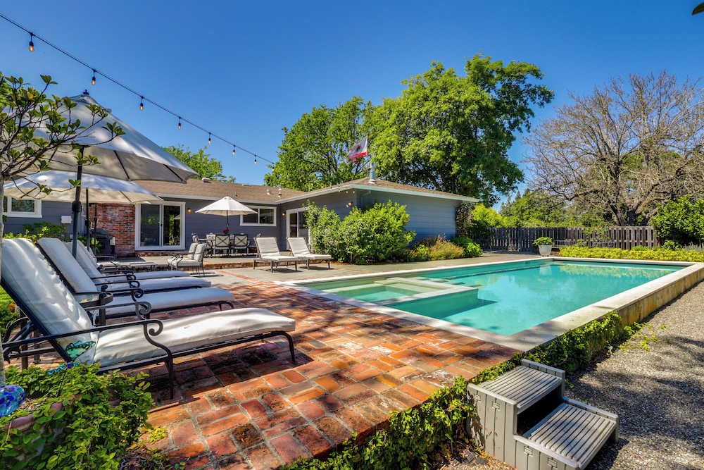 Wine Country Retreat in Russian River Valley in Forestville, United States