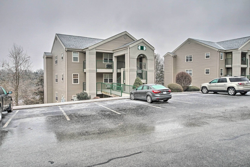 Vibrant Holiday Hills Resort Condo w Balcony - photo 19