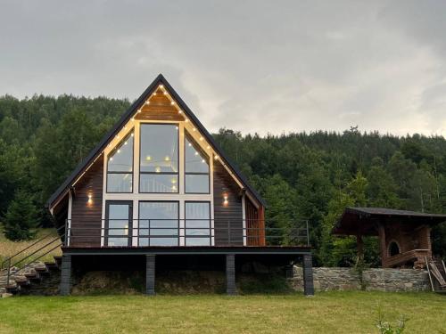 Odni in Tukhlia, Ukraine