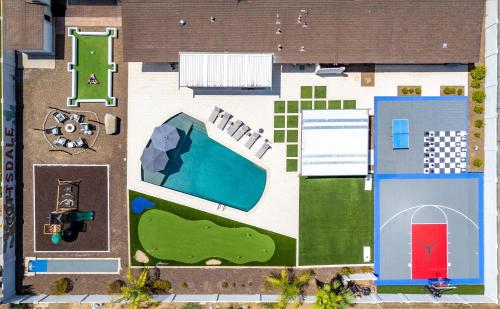 Sportscourt Pool Hot Tub Game Room Playground — Phoenix