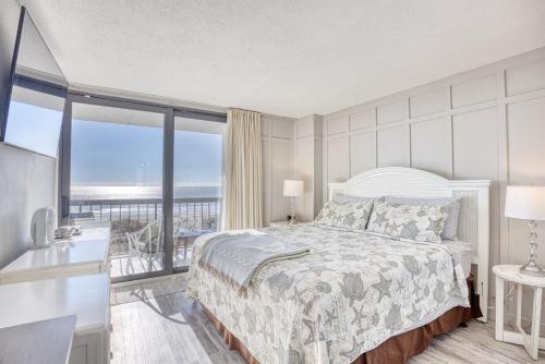 Windy Hill Beach Sleeps 6 3bed2bath Oceanfront Pool WIFI TV 16 Foot Balcony — 4-Star Luxury Hotel in Myrtle Beach, United States