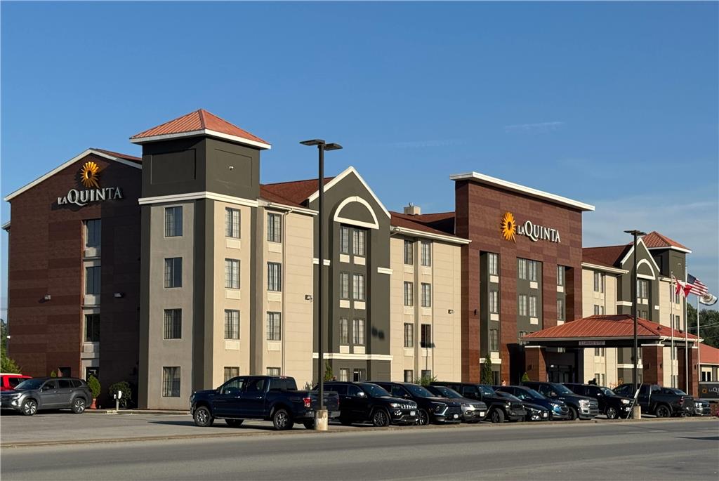 La Quinta Inn & Suites Summersville New River National Park — hotel in Summersville
