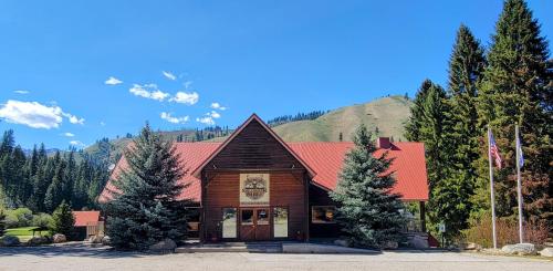 Southfork Lodge Riverside Inn - photo 23