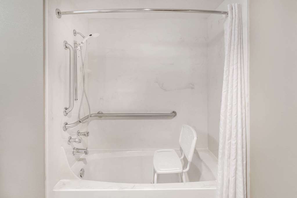 Super 8 by Wyndham Bentonville - photo 6