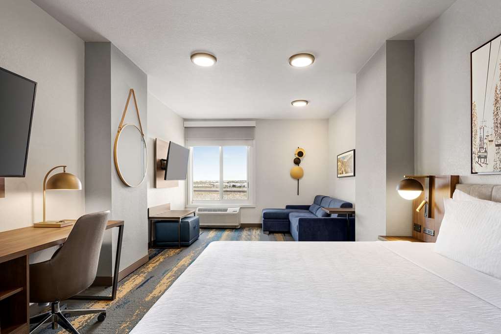 La Quinta Inn & Suites by Wyndham Denver Parker - photo 39
