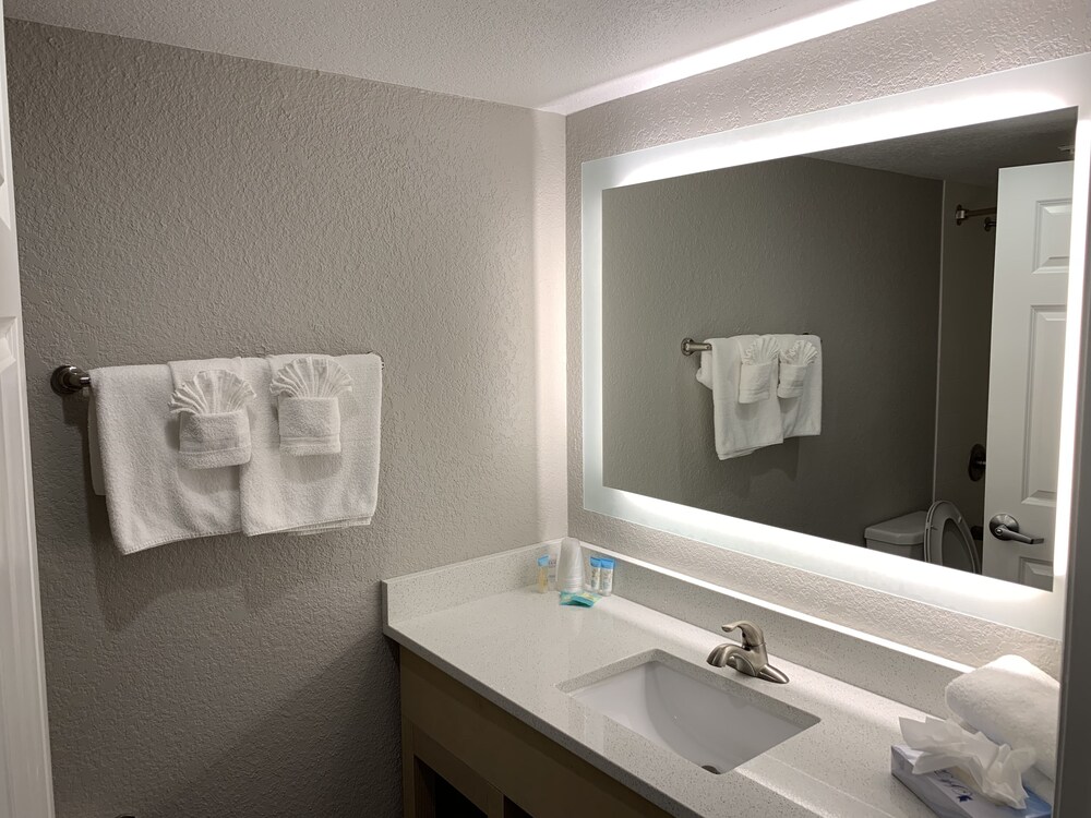 Boardwalk Inn and Suites - photo 29
