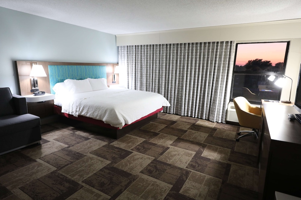 Hampton Inn Hutchinson - photo 19