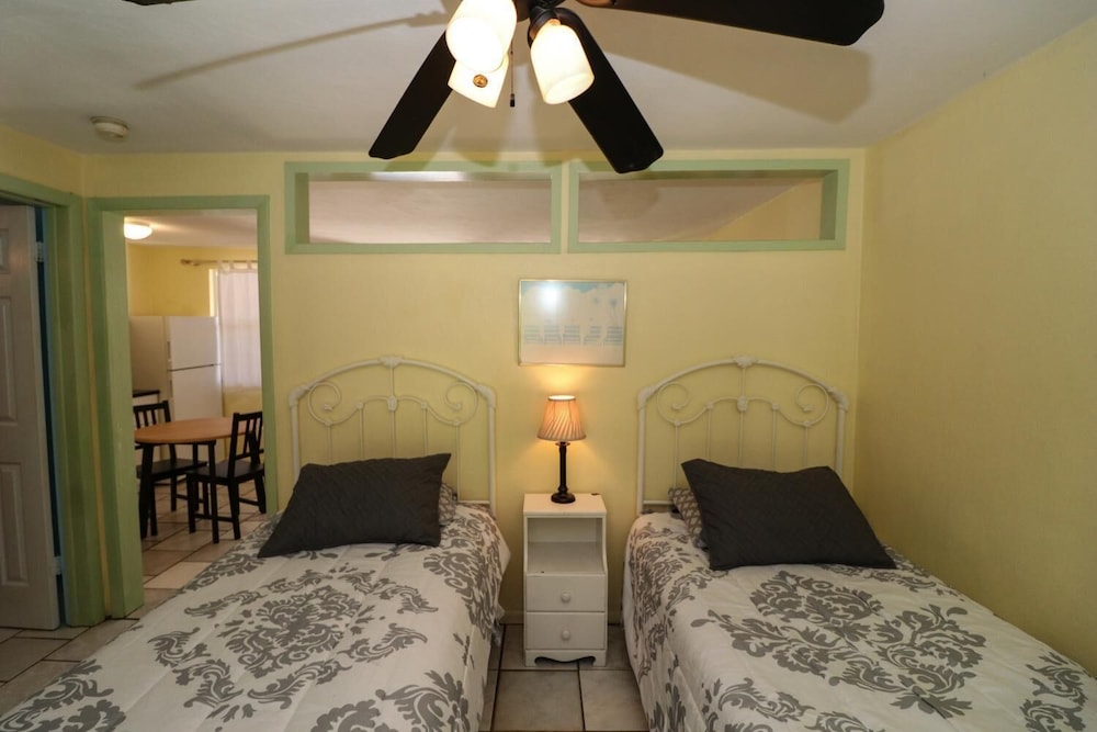 Grove City Motel - photo 9
