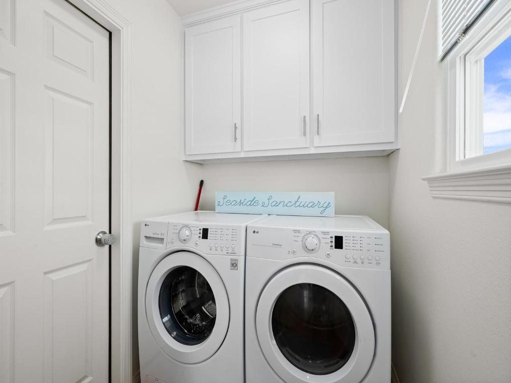 Flamingo House by Miss Kitty s — 4-Star Luxury Hotel in Rockport, United States