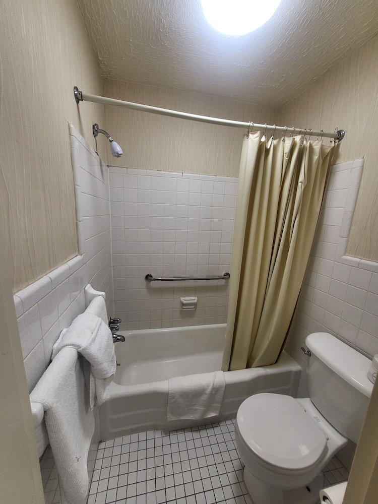 Roosevelt Inn - photo 5