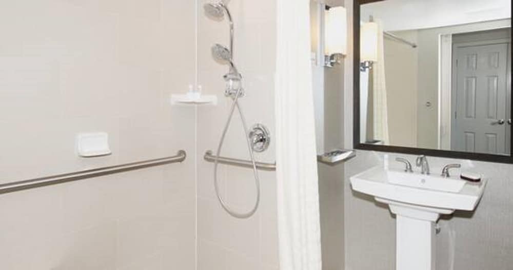 Embassy Suites by Hilton Portland Tigard - photo 41