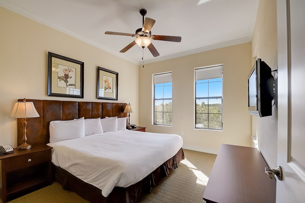 Emerald Greens Hotel Condo Resort - photo 4