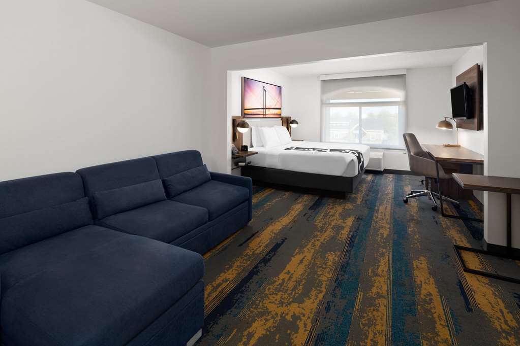 La Quinta Inn & Suites by Wyndham Kennewick - photo 23