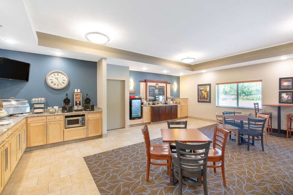 AmericInn by Wyndham Humboldt - photo 21