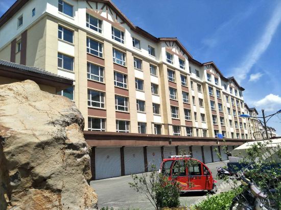 Dick Home - carbon neutral hotel in Unknown City