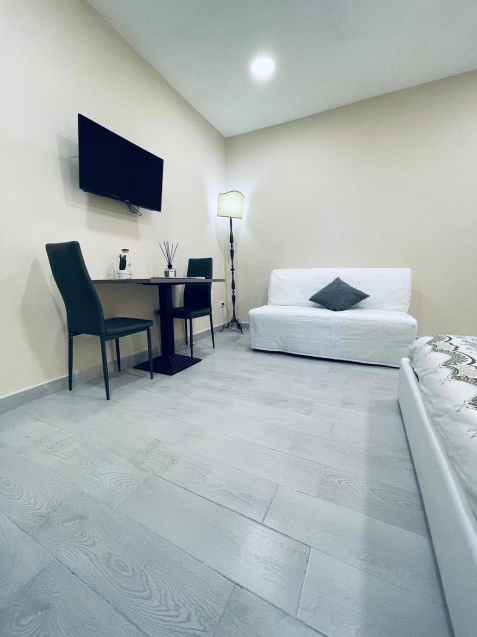 Riviera90 - last minute hotel in Naples