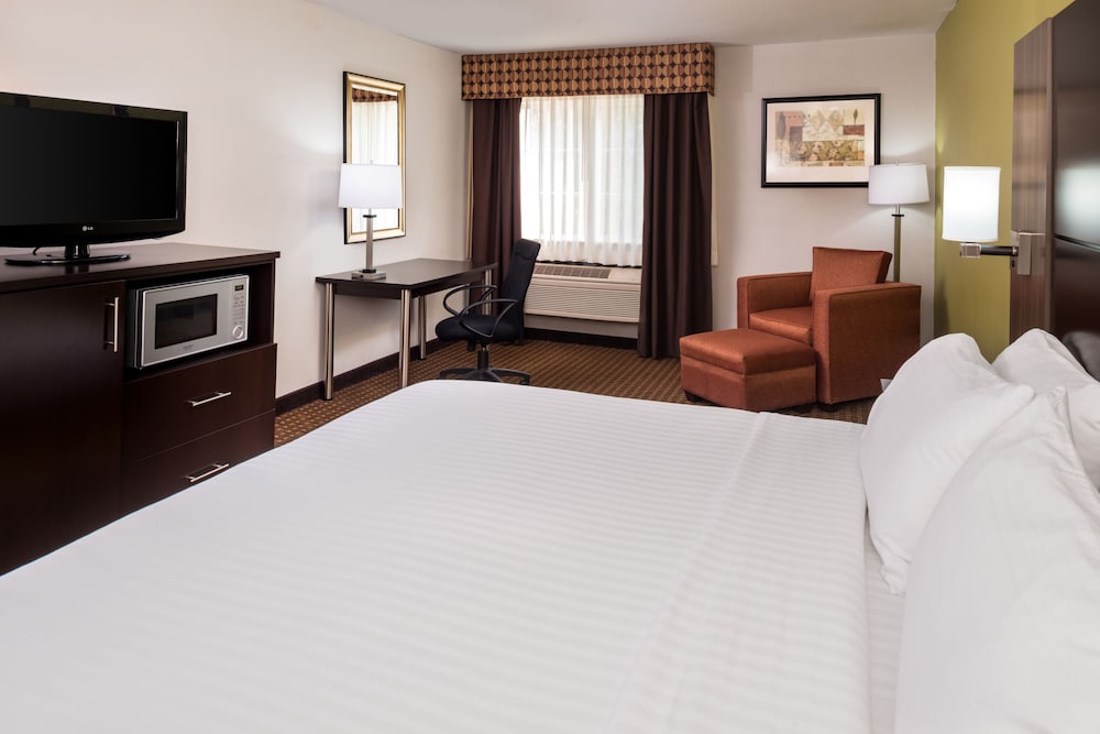 Holiday Inn Express & Suites Bucyrus by IHG - photo 11