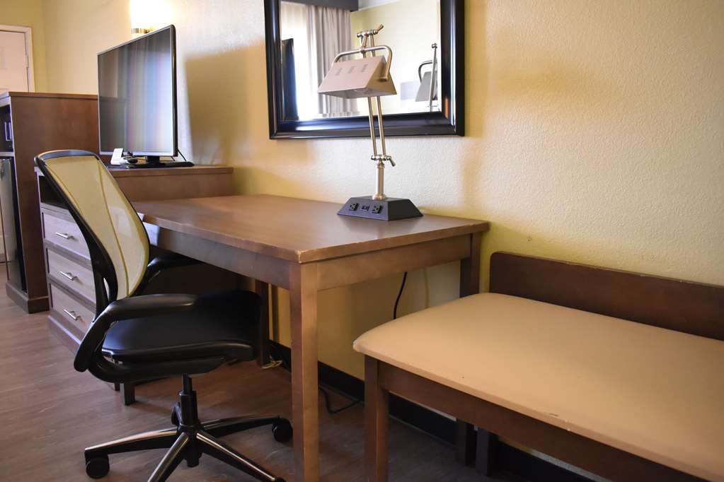 Quality Inn & Suites Gallup I 40 Exit 20 - photo 33
